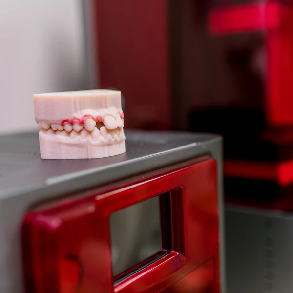 a 3d printed model of teeth sitting on top of a machine
